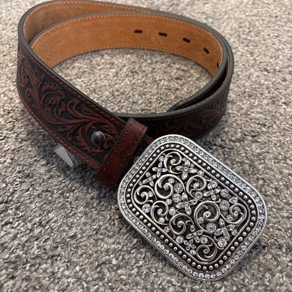 Brand new Ariat belt with buckle size M